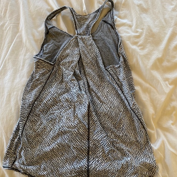 Lululemon size 4 tank top - Picture 2 of 2